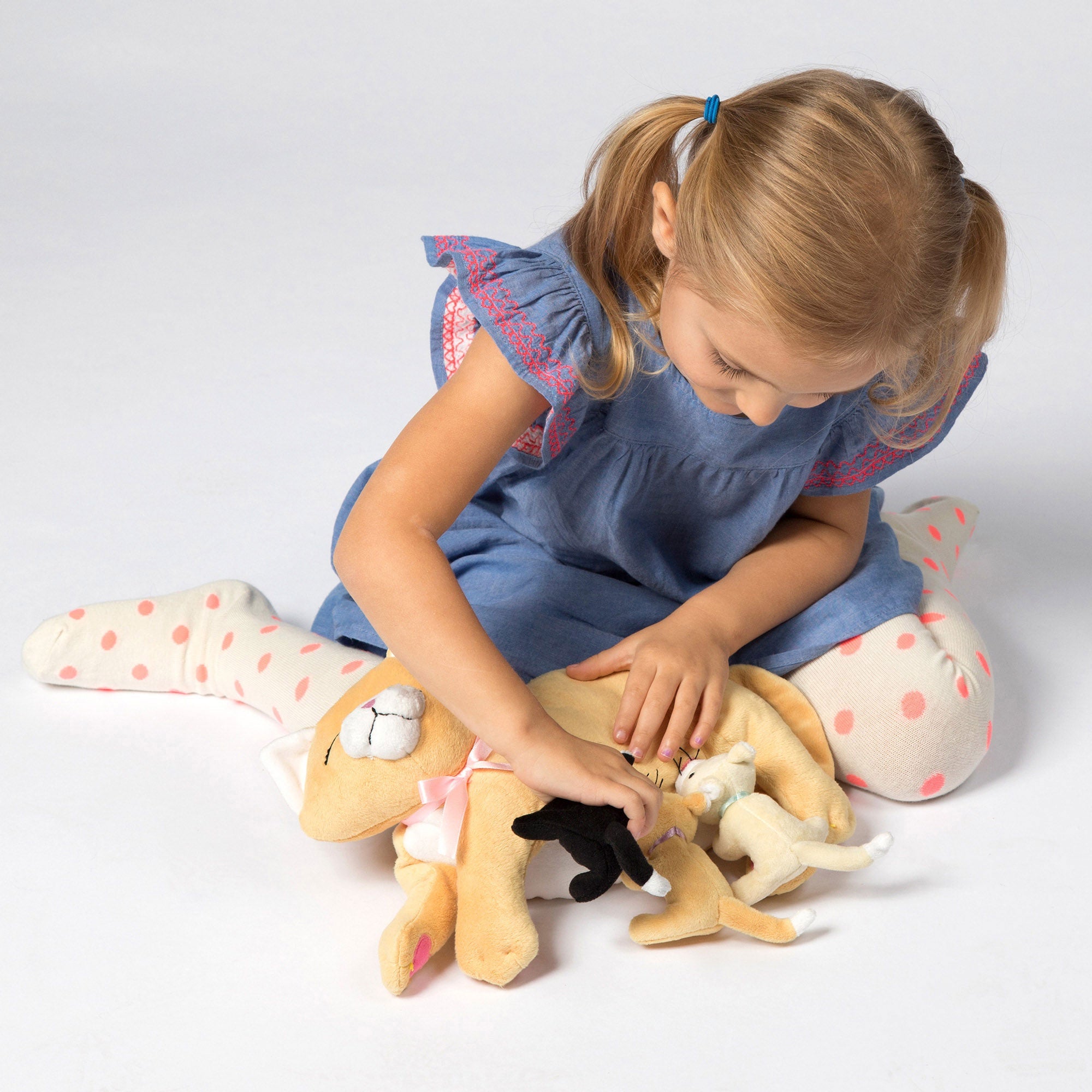 Nursing Nina Cat w Plush Kittens 10"